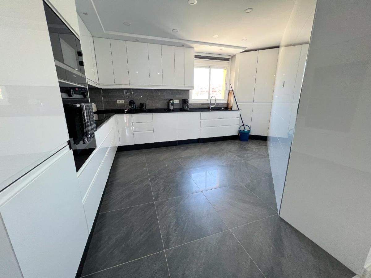 Luxury Three Bedroom At * Estepona