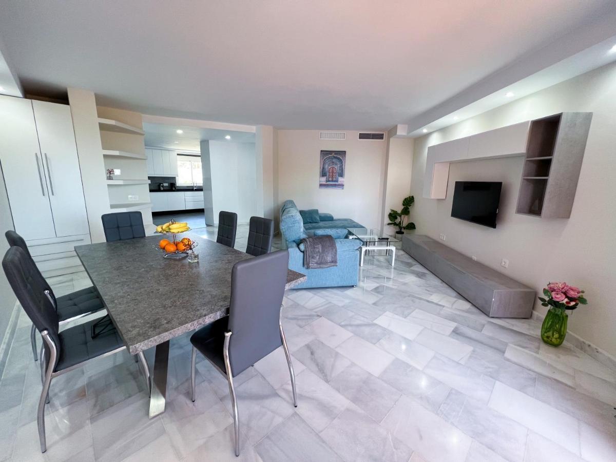 Luxury Three Bedroom At Apartment *