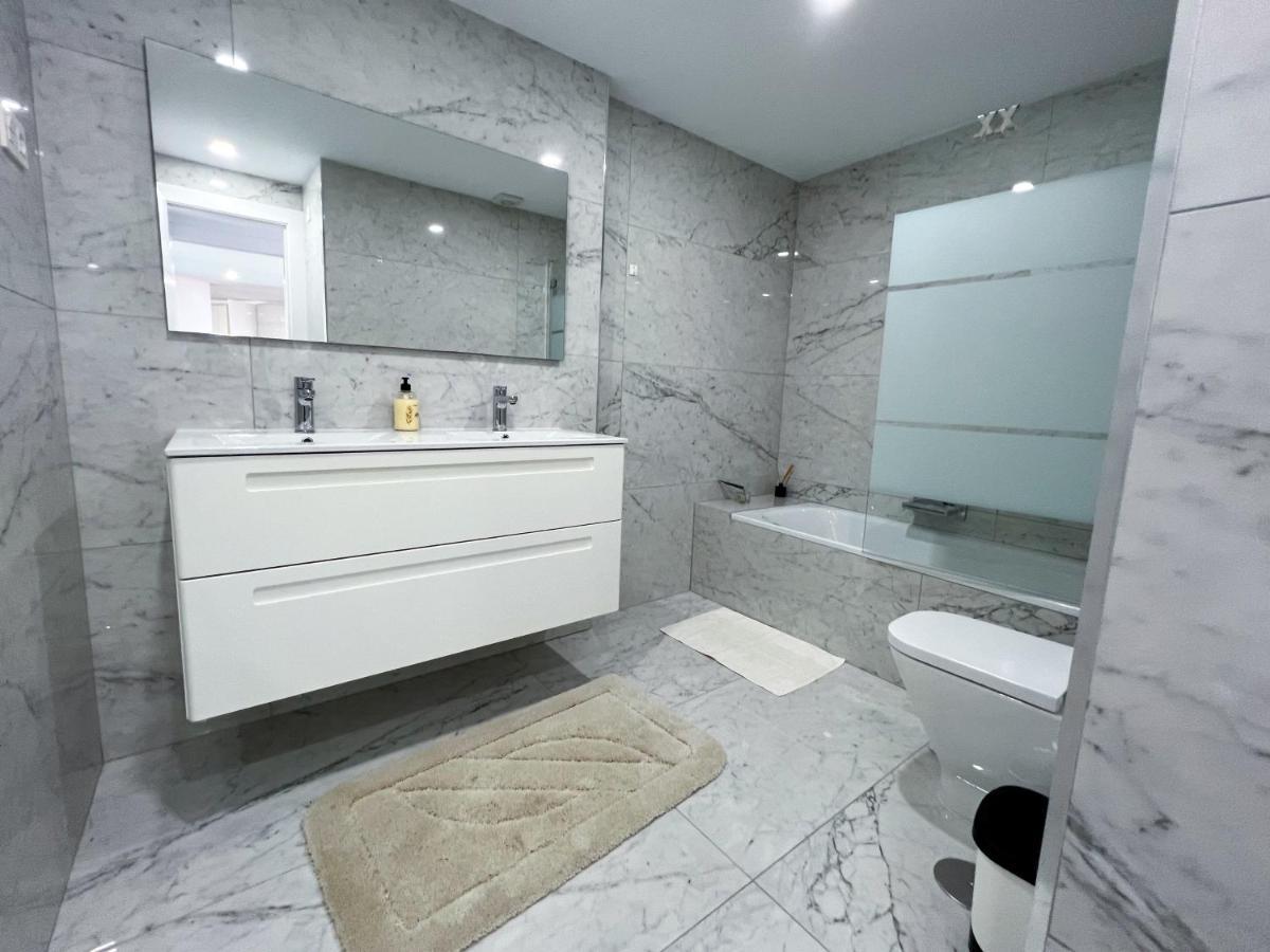 Luxury Three Bedroom At Apartment Estepona